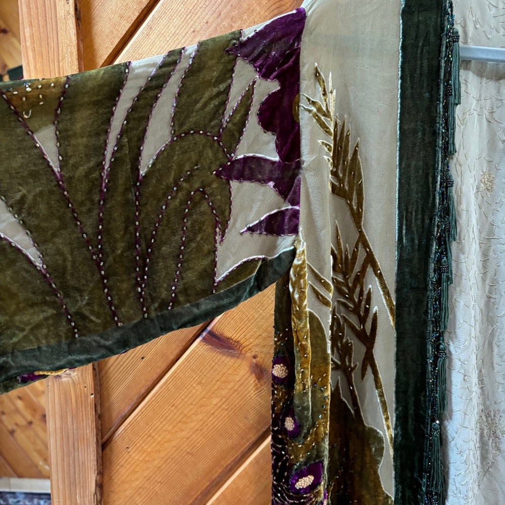 Vintage Beaded Peacock 🦚 Burnout Velvet Shawl/Kimono - Picture 6 of 8